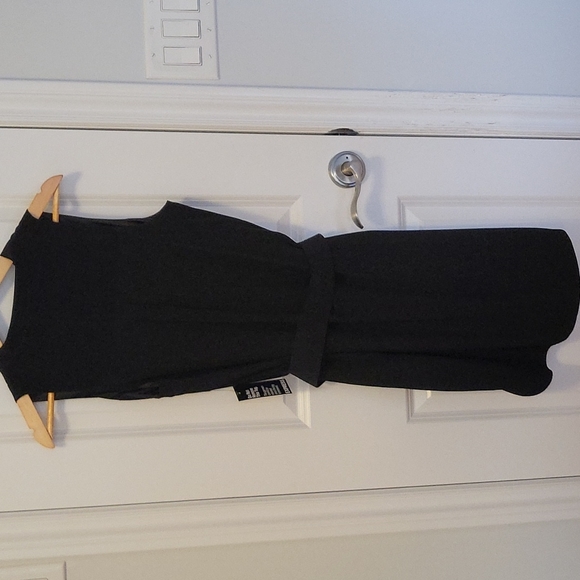 Dress - Picture 3 of 4